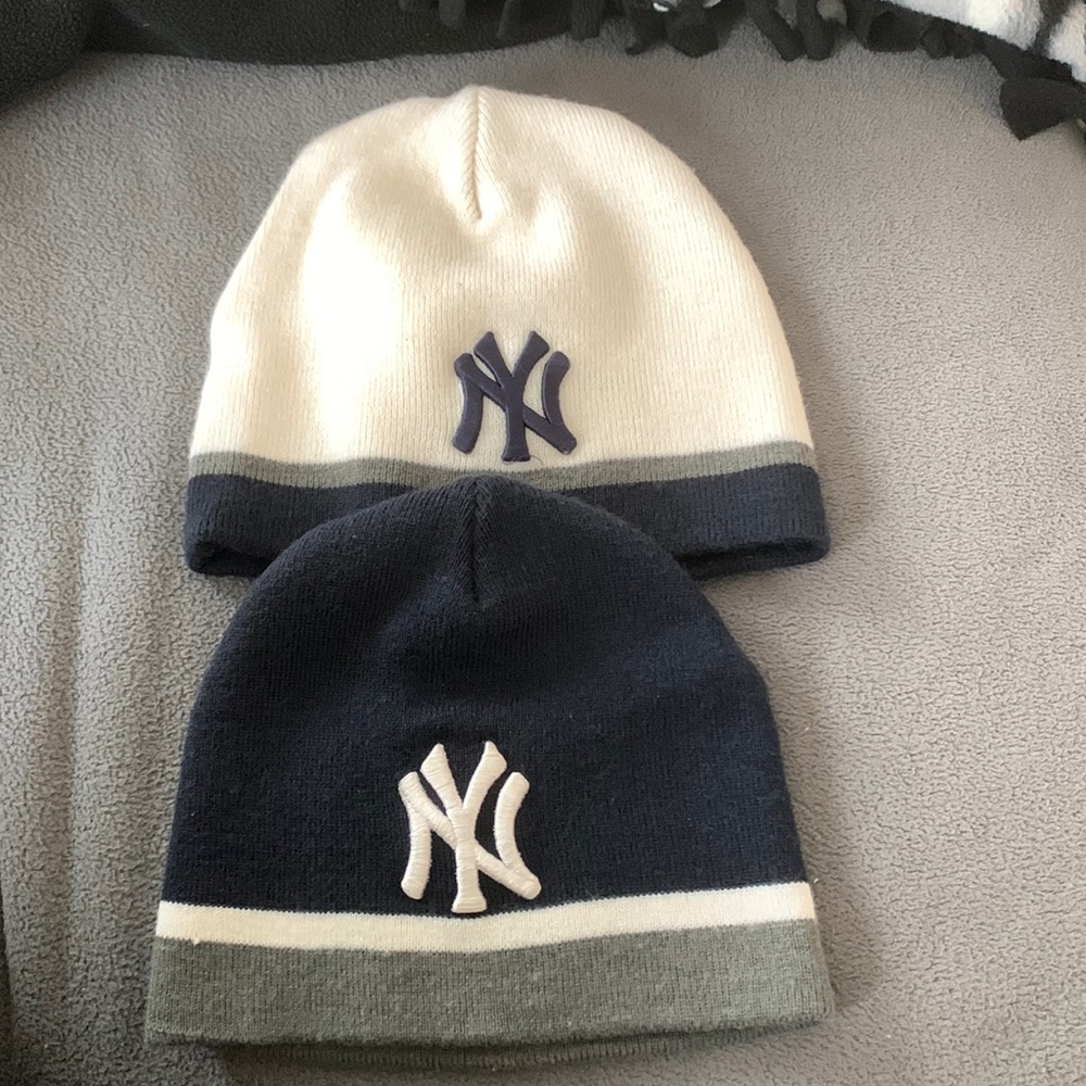 2 Yankees winter hats 💙🤍